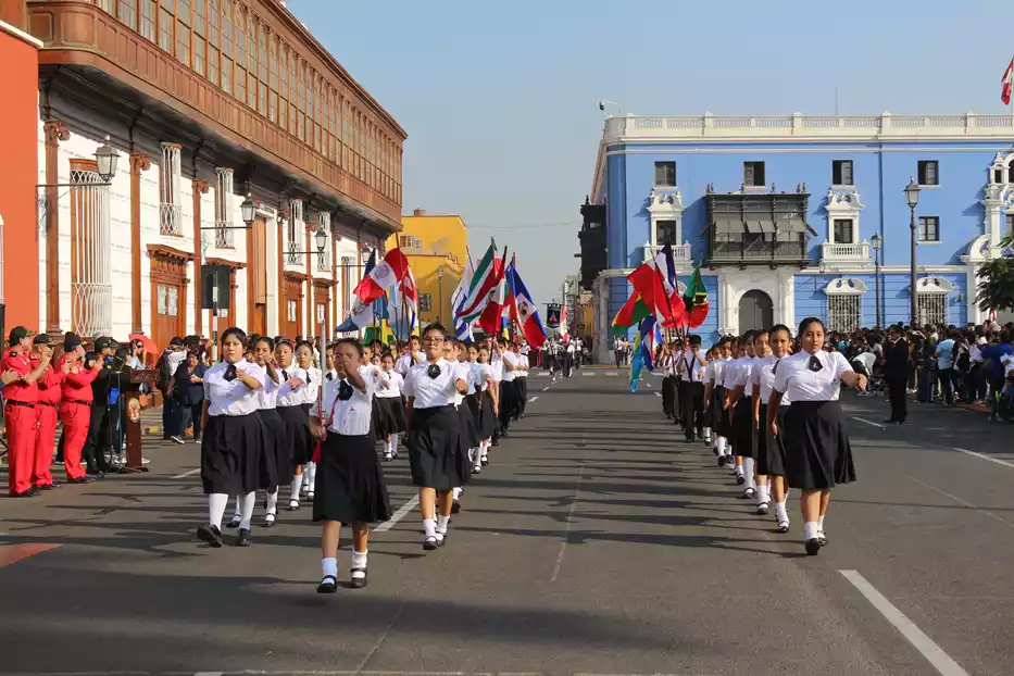 Desfile de estudiantes